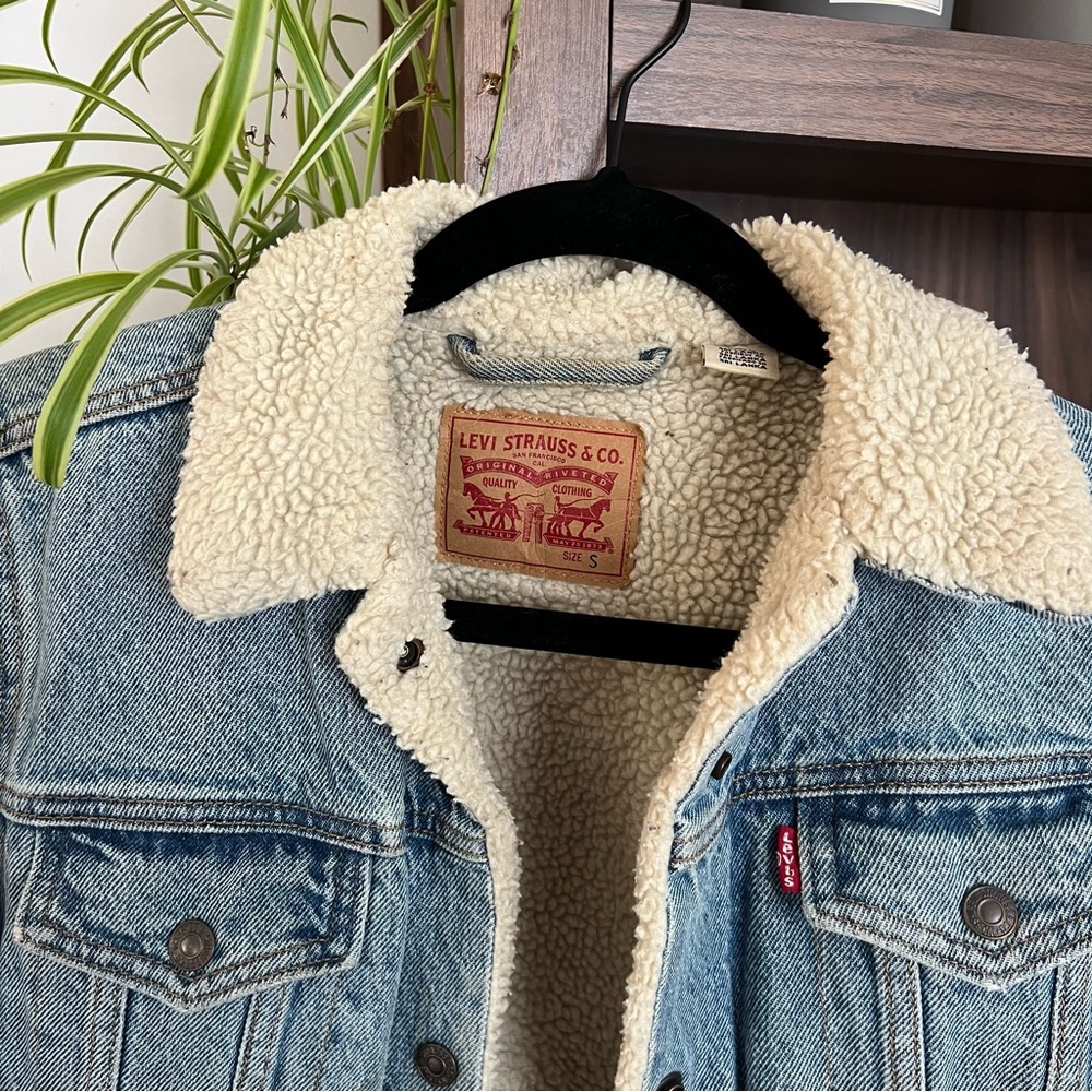 Levi’s Sherpa lined denim jacket in light wash